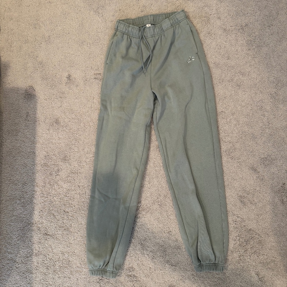 ALO Accolade Sweatpants (Limited Edition Color) - Cosmic Grey - Small